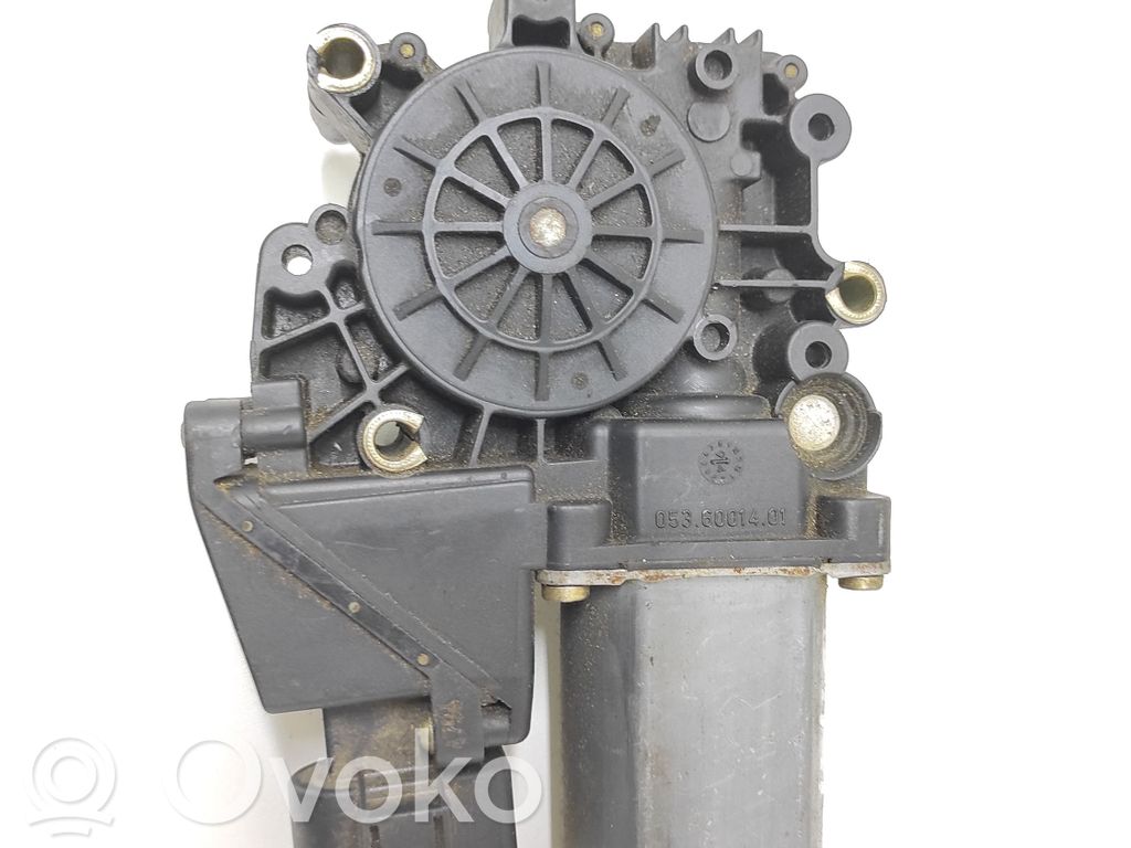 Audi A4 S4 B5 8D Motor del regulador de la ventanilla de la puerta delantera 