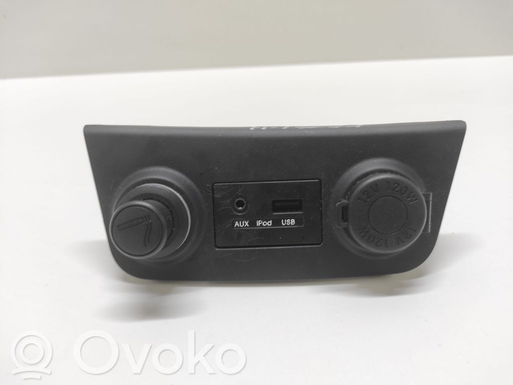Hyundai i30 USB socket connector 