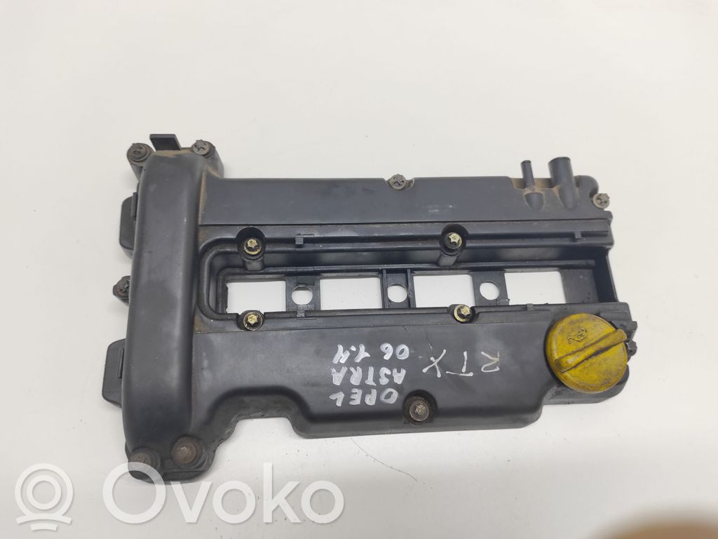Opel Astra H Pokrywa zaworów 