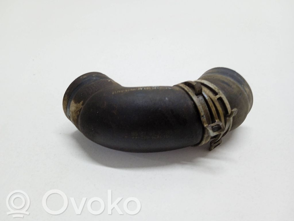 Rura / Wąż dolotowy powietrza   04L131521AR