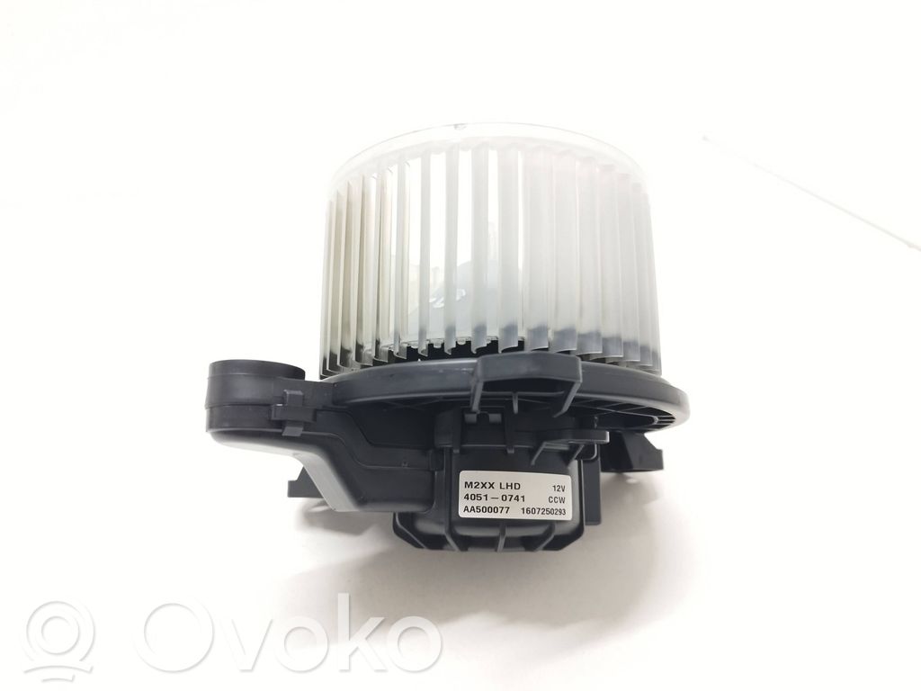 Opel Karl Mazā radiatora ventilators 