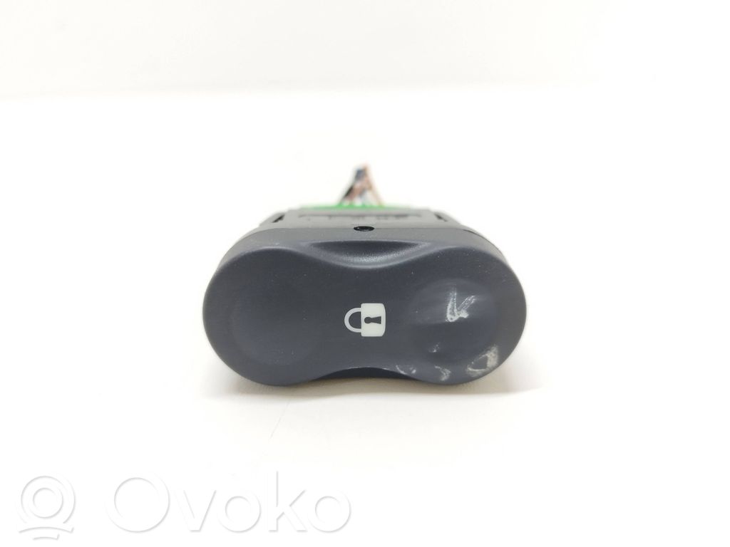 Dacia Sandero Central locking switch button 