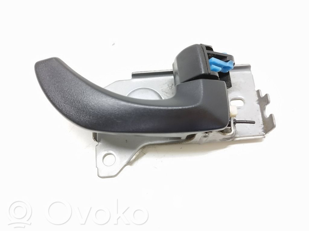 Manecilla interna puerta delantera   J032