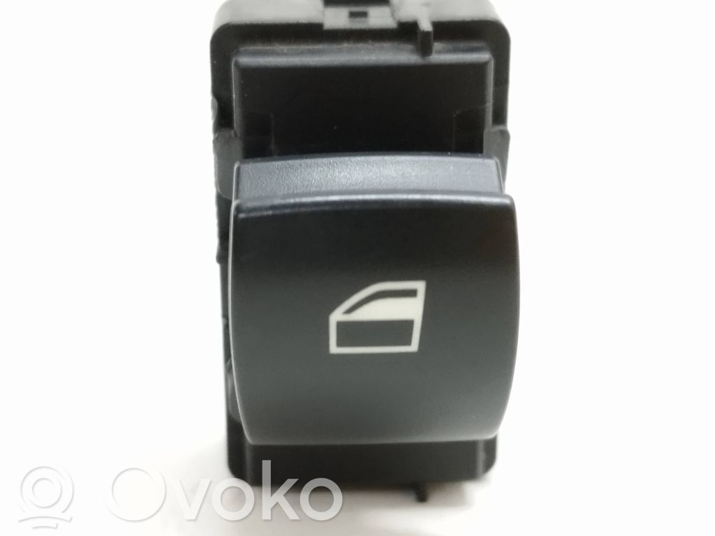 Electric window control switch   69222449,15979804,1353C
