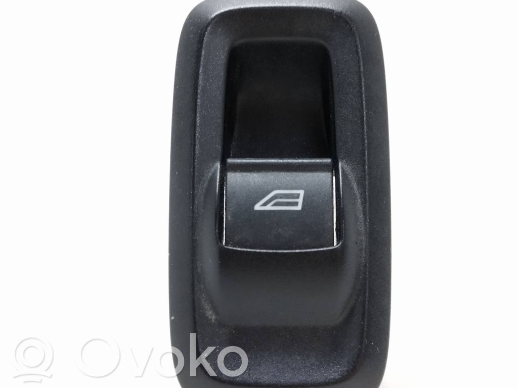 Ford Fiesta Przyciski szyb 
