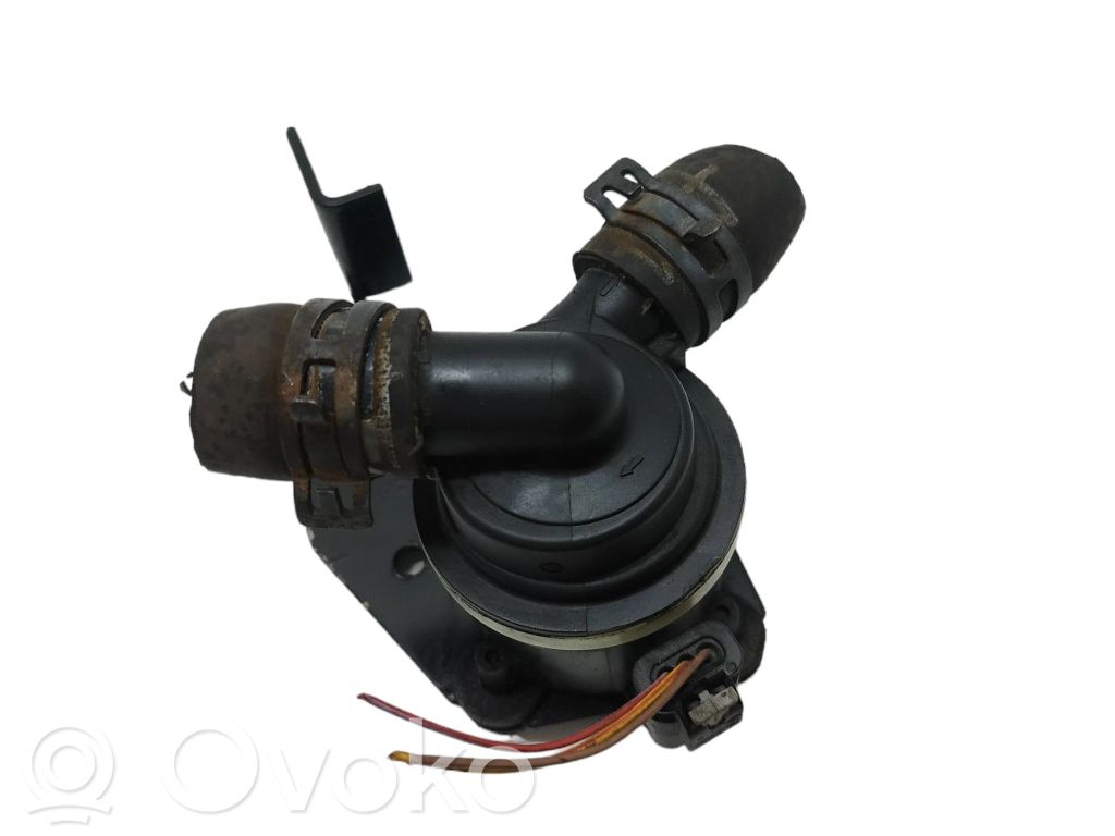 Audi A4 S4 B8 8K Pompa cyrkulacji / obiegu wody 