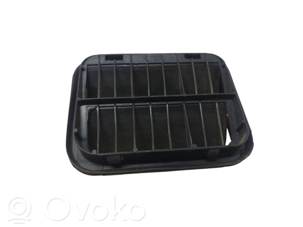 Quarter panel pressure vent   B280B62AB