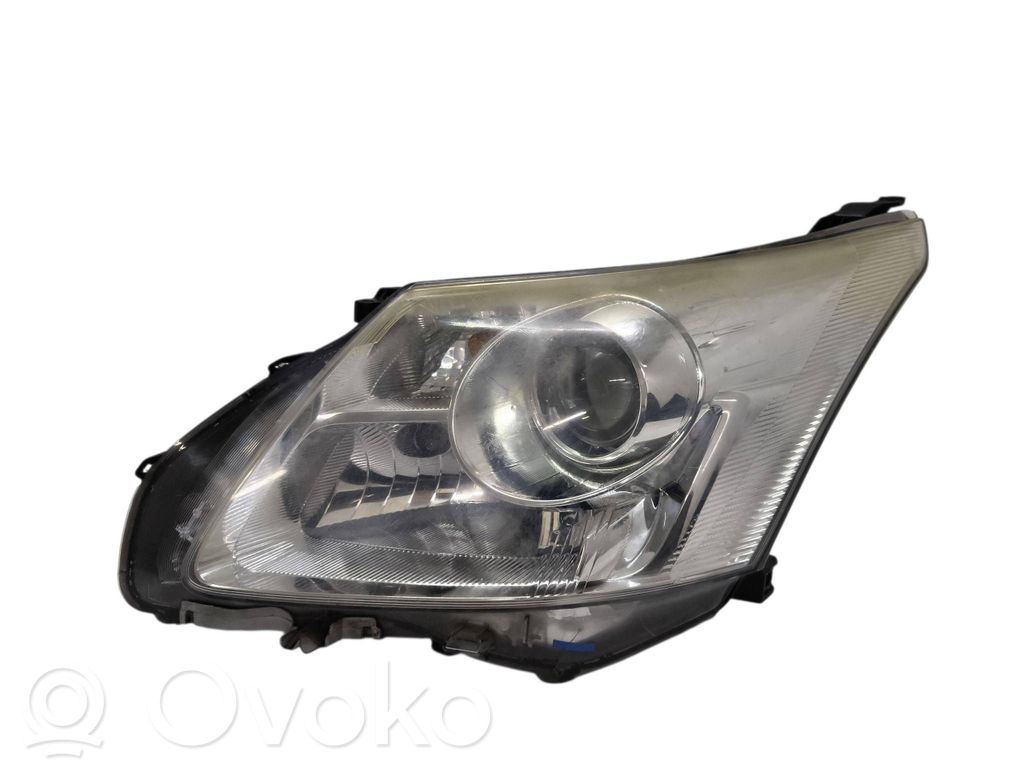 Toyota Avensis T270 Lampa przednia 