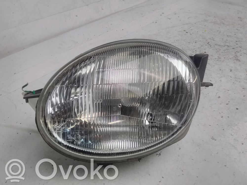 Toyota Corolla E110 Faro/fanale