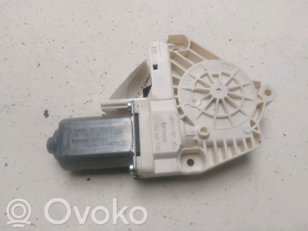 Priekšpusē loga pacēlāja motoriņš   8K0959802C