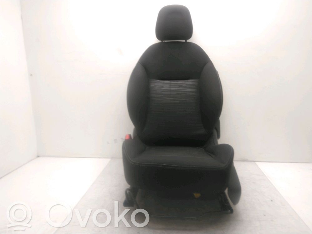 Peugeot 208 I Kuljettajan istuin 