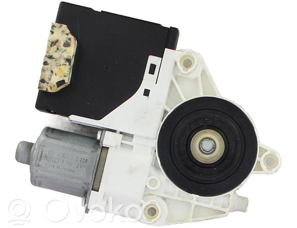 Volkswagen Jetta VI Silnik regulatora szyby drzwi przednich 
