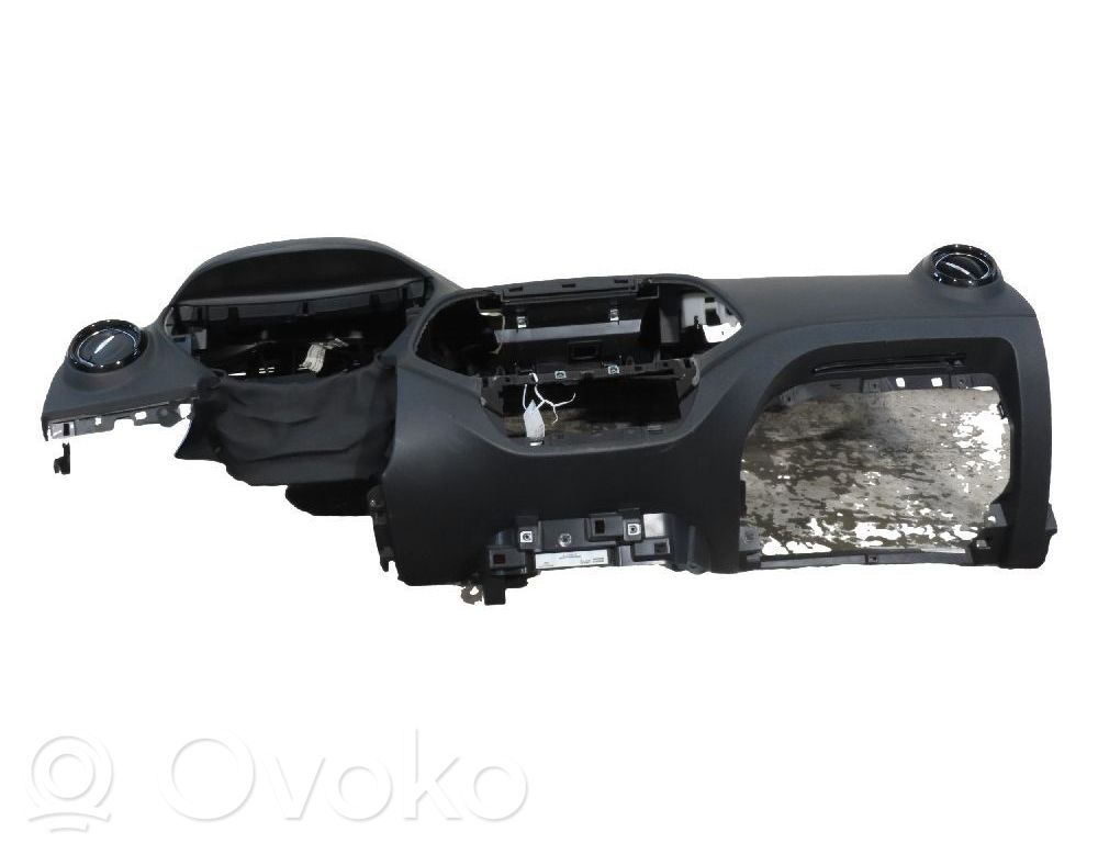 Dashboard   681008208R