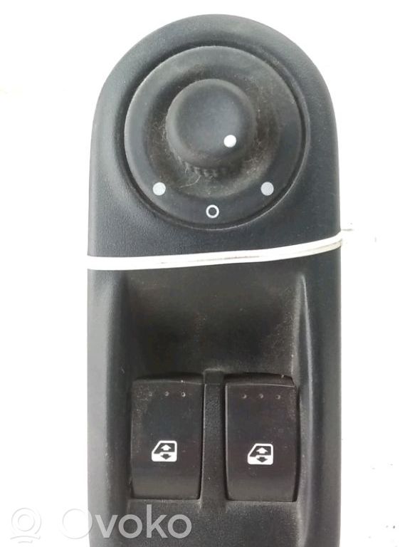 Renault Master II Przyciski szyb 