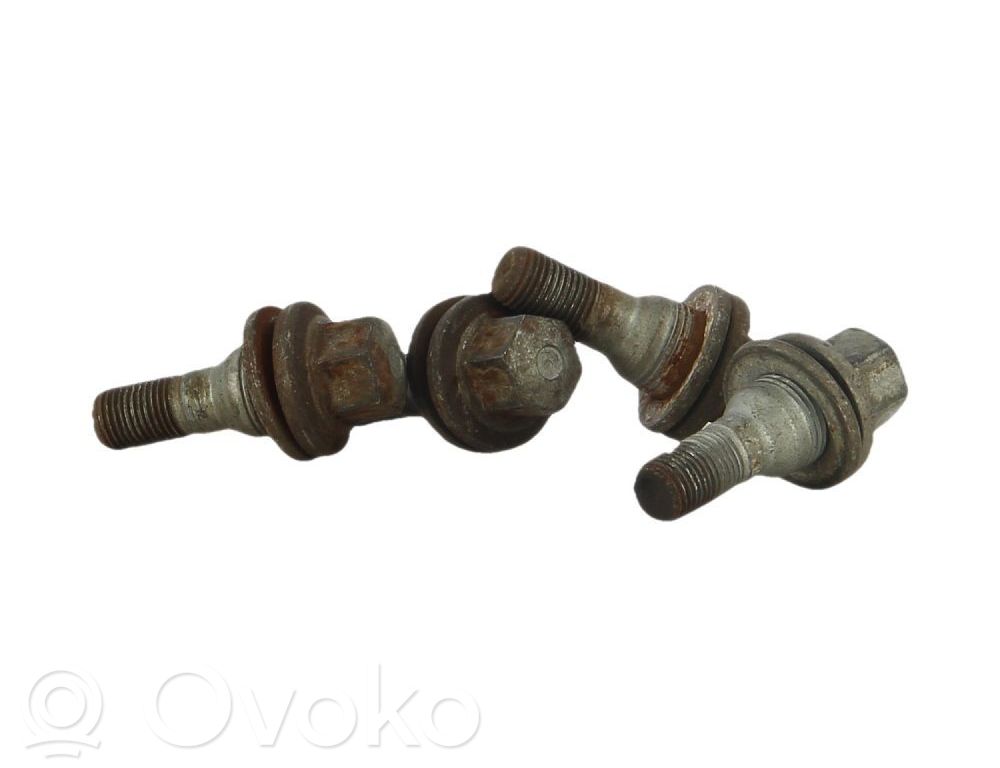 Nakrętki i śruby   1692647680
