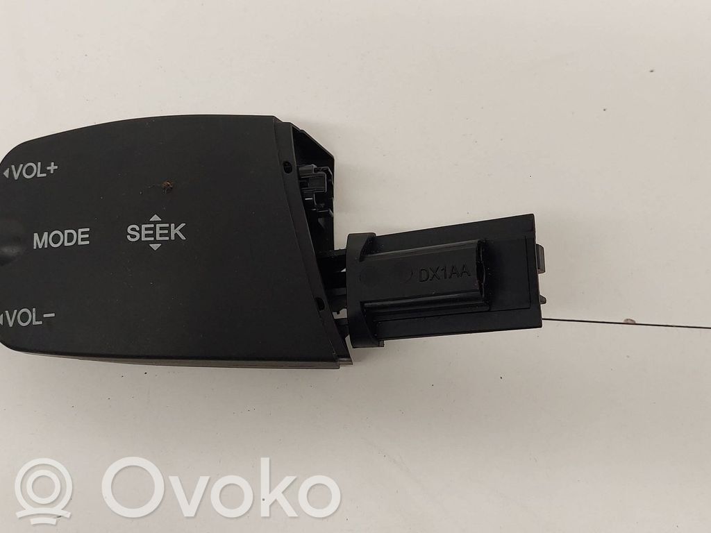 Multifunctional control switch/knob   3M5T14K147AD