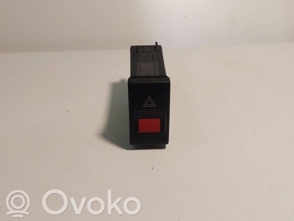 Audi A4 S4 B5 8D Botón interruptor de luz de peligro 