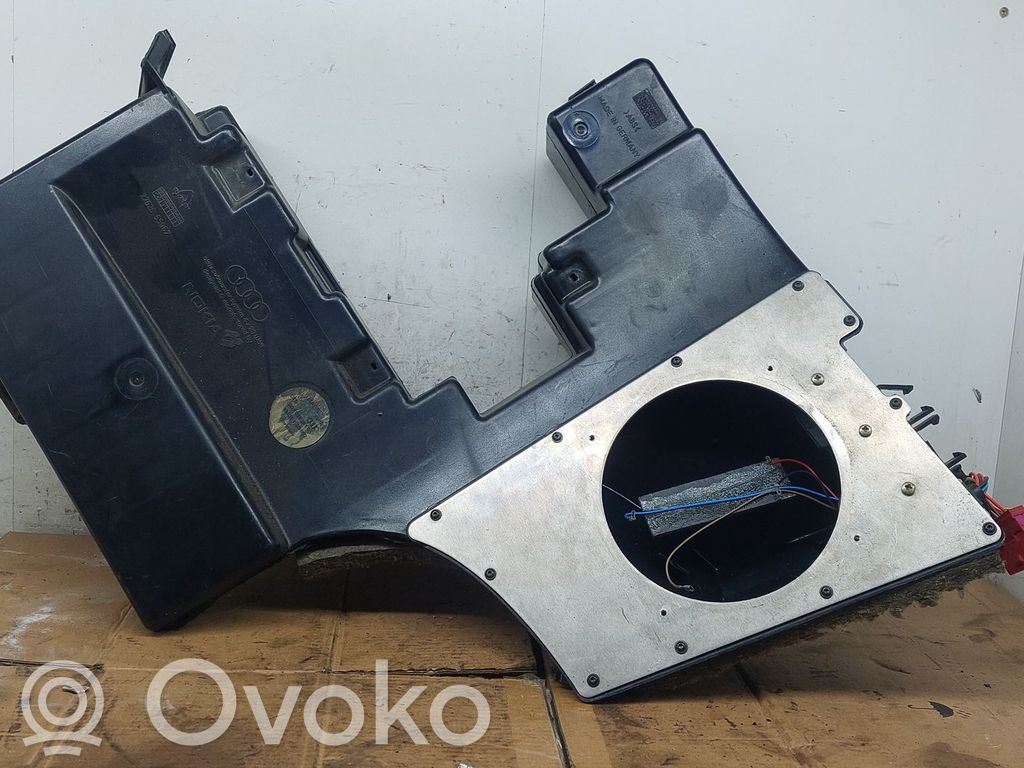 Audi A4 S4 B5 8D Subwoofer 