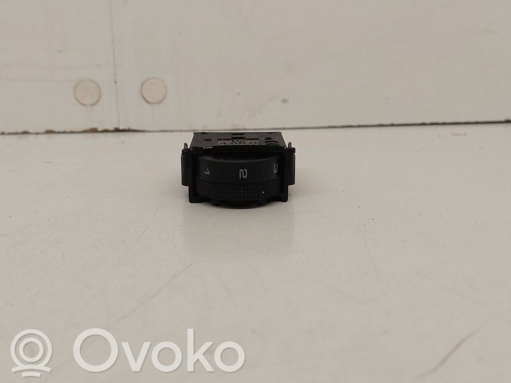 Headlight level height control switch   7M2941333A,04050761