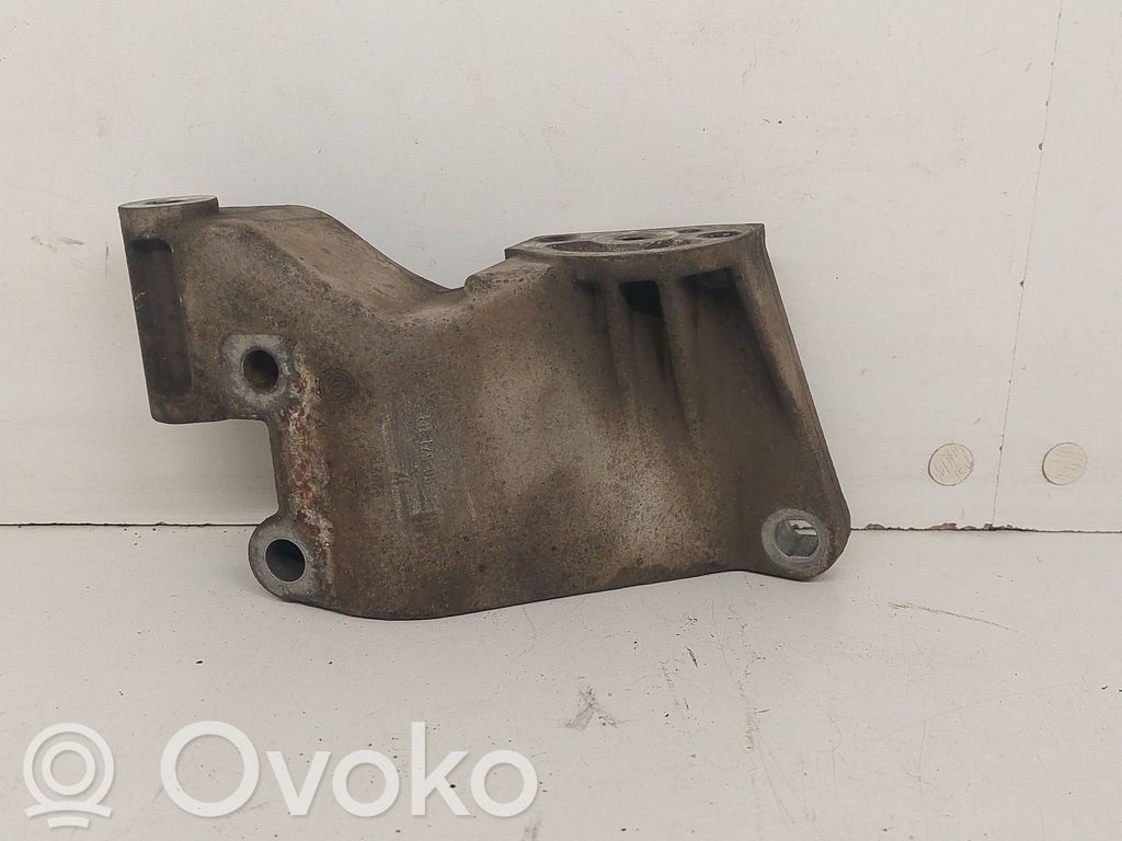 Opel Vectra C Generatoriaus kronšteinas 