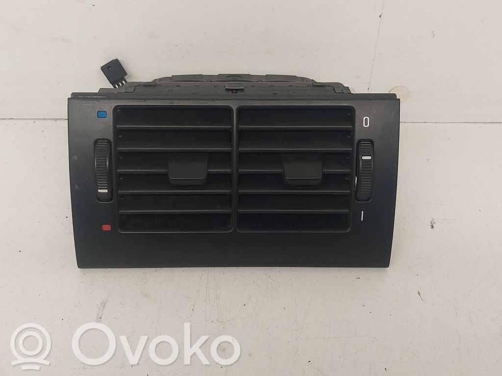BMW 5 E39 Moldura protectora de la rejilla de ventilación lateral del panel 