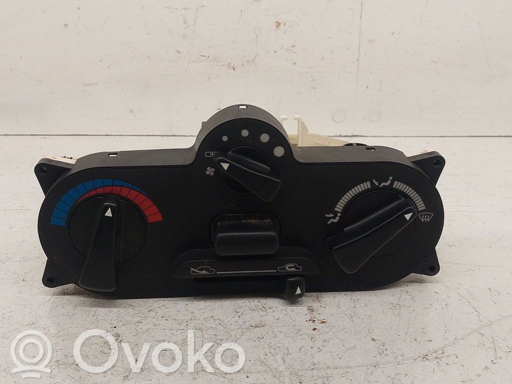 Mitsubishi Carisma Climate control unit 