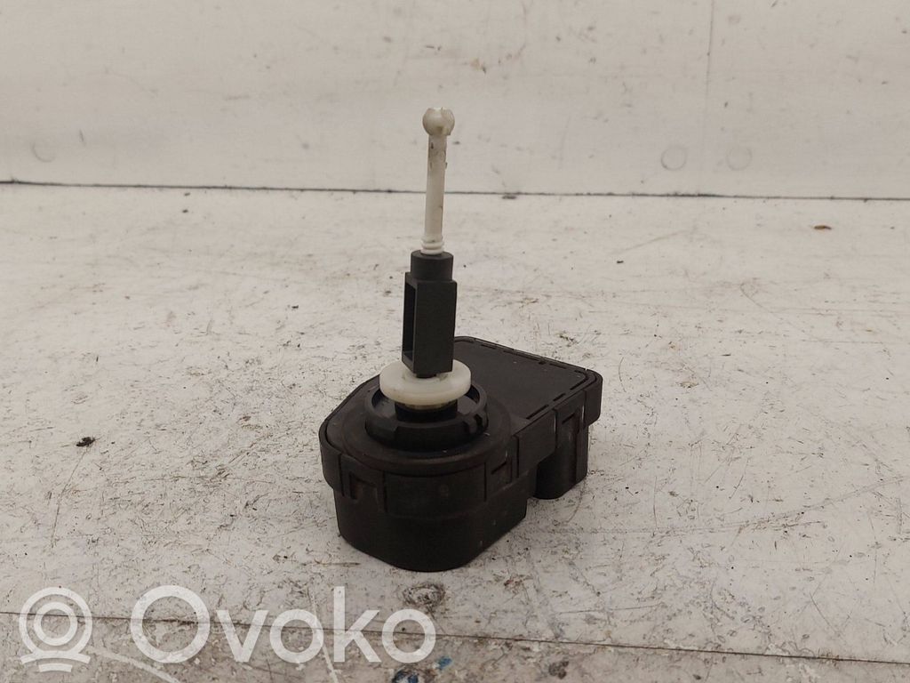 Mercedes-Benz E W210 Headlight level adjustment motor 