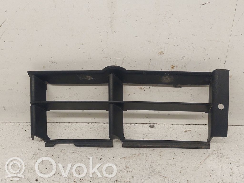 BMW 5 E39 Grotelės apatinės (trijų dalių) 