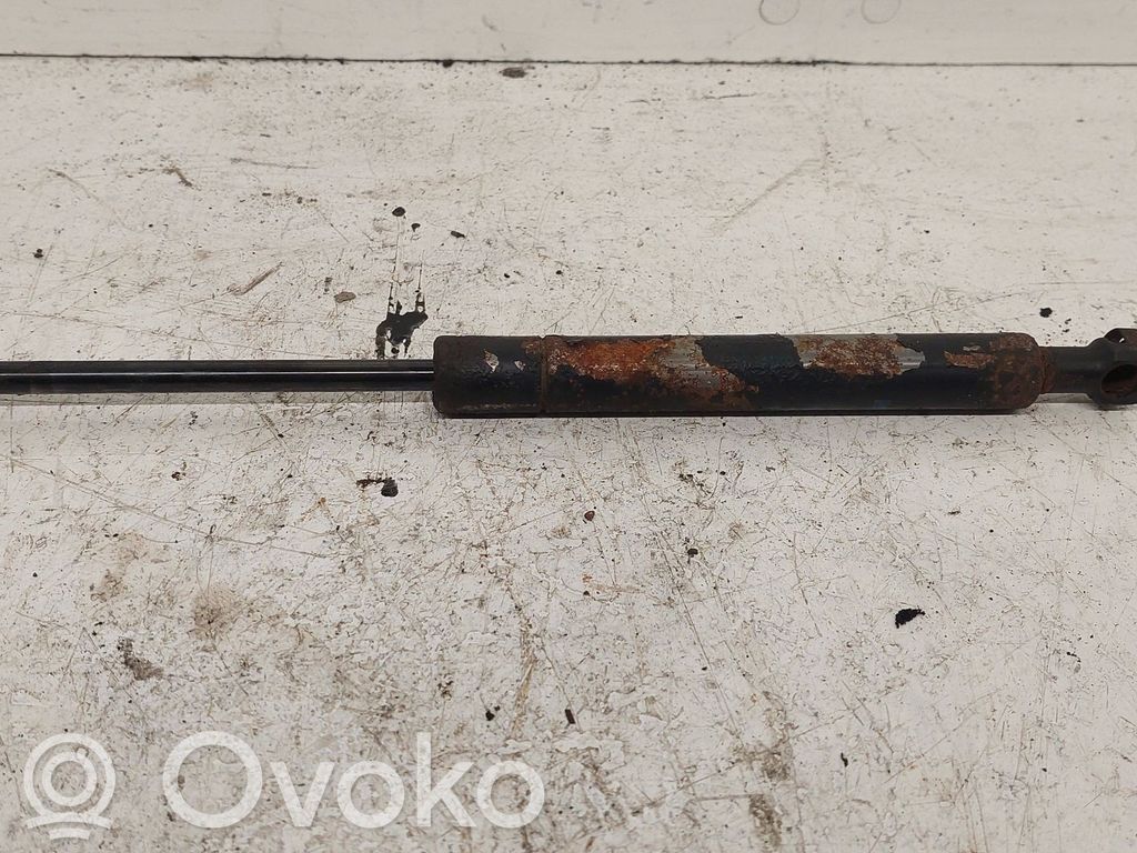 BMW 5 E39 Amortizatorius galinio dangčio 