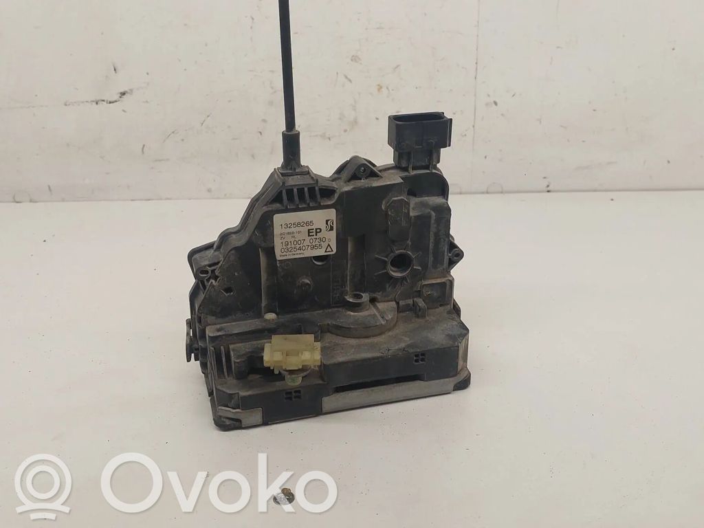 Opel Corsa D Aizmugurē slēdzene 