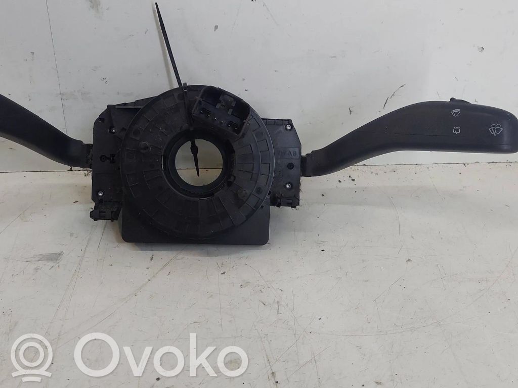 Volkswagen Polo IV 9N3 Interruptor/palanca de limpiador de luz de giro 