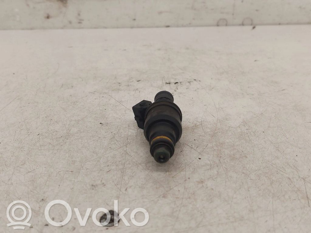 Audi A6 S6 C5 4B Fuel injector 