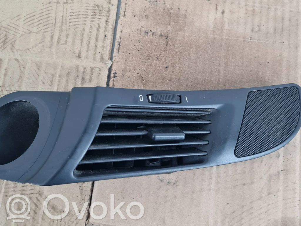 Boczna kratka nawiewu deski rozdzielczej   8391173,53298