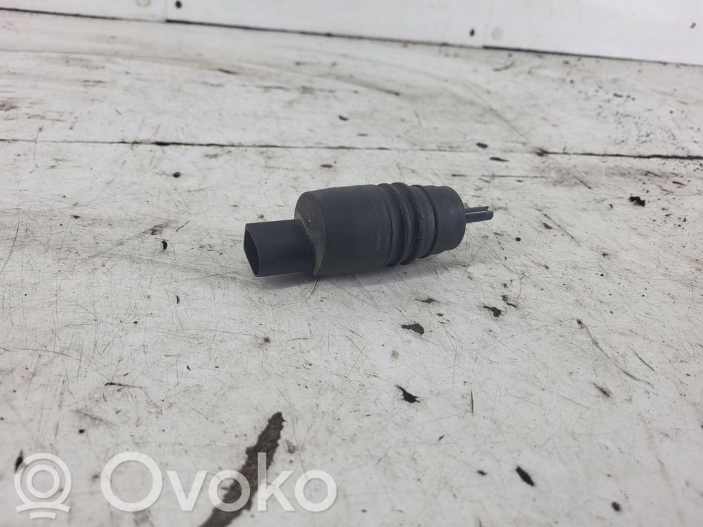 Mercedes-Benz C W203 Windscreen/windshield washer pump 