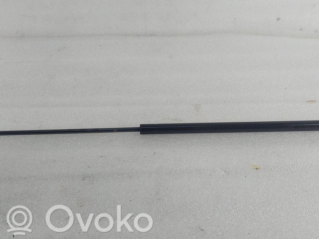 BMW 7 E65 E66 Konepellin kaasujousi 