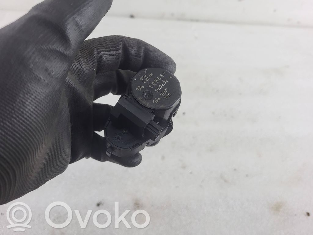 BMW 7 E65 E66 Oro sklendės varikliukas 