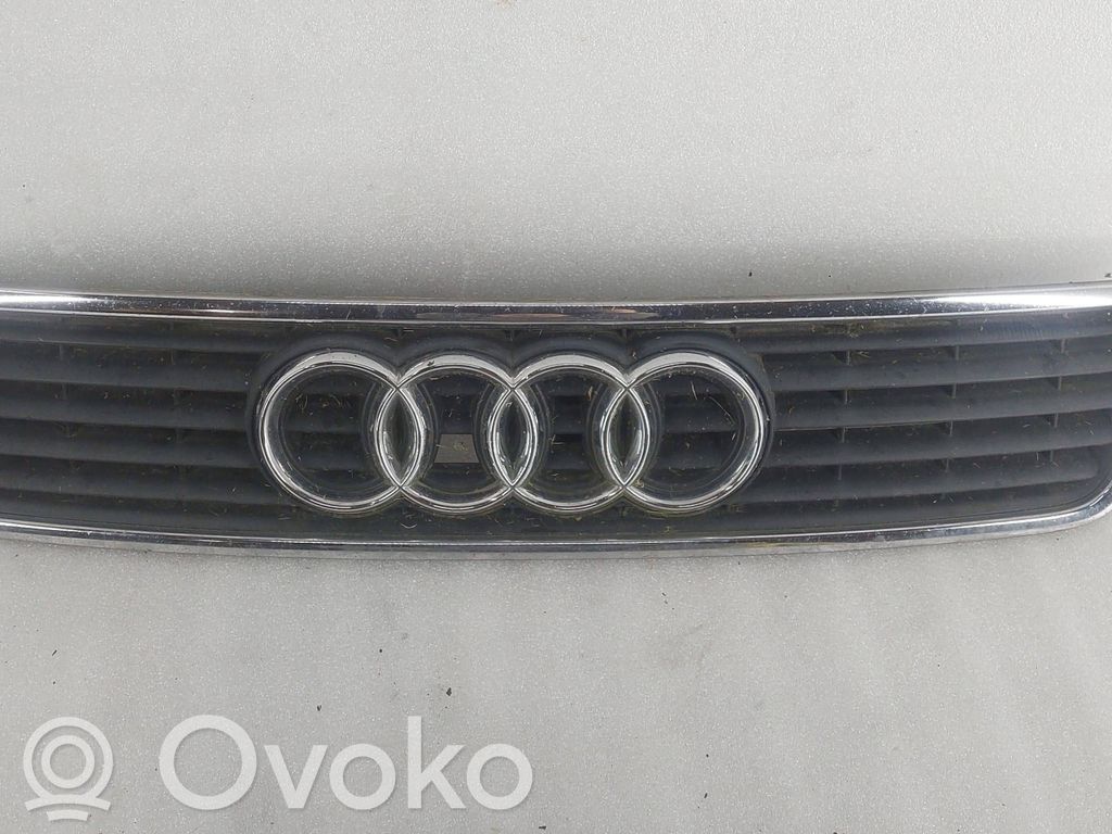 Audi A4 S4 B5 8D Etusäleikkö 