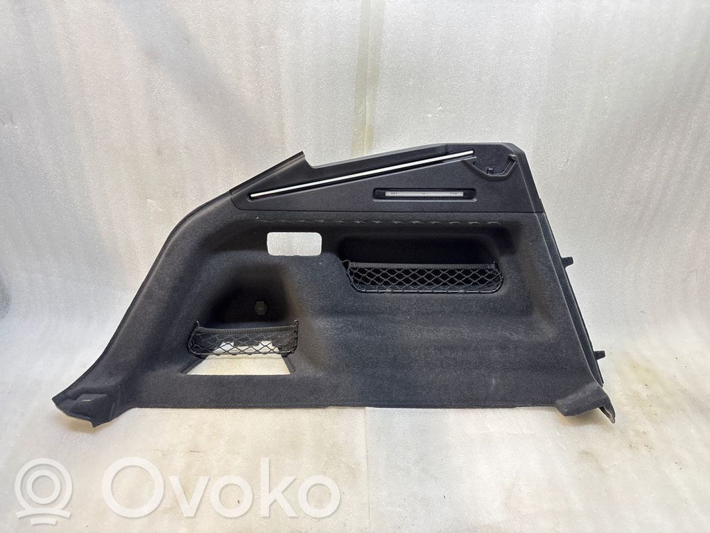 Audi Q8 Boczek / Tapicerka / bagażnika 