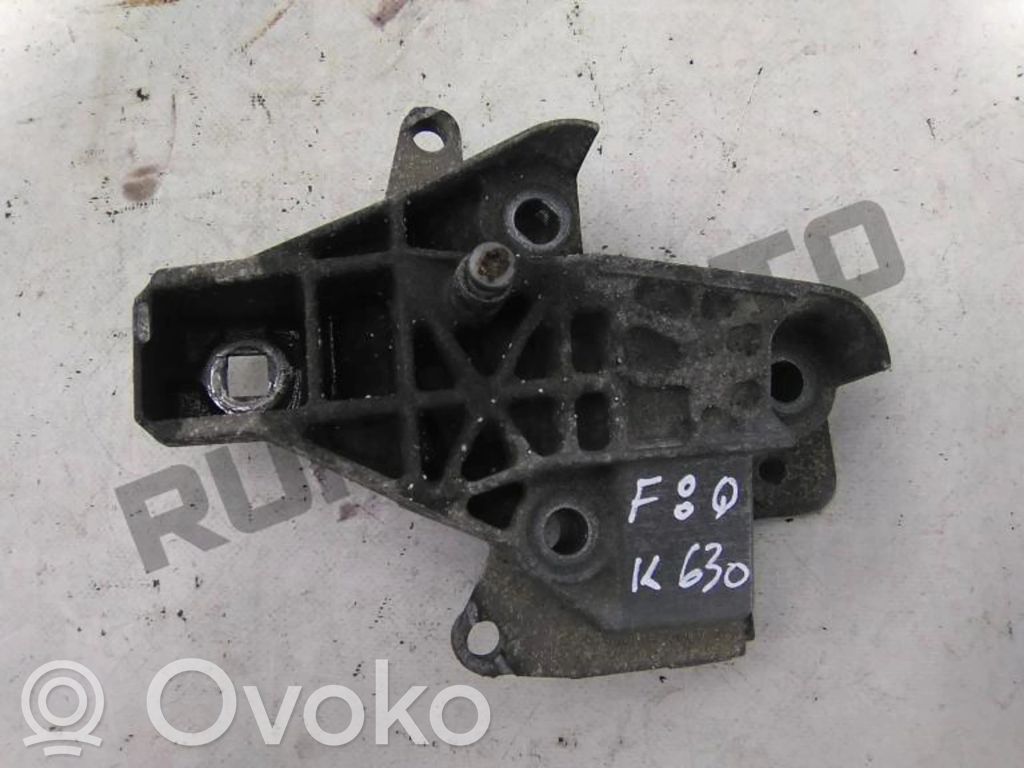 Renault Clio II Engine mount bracket 