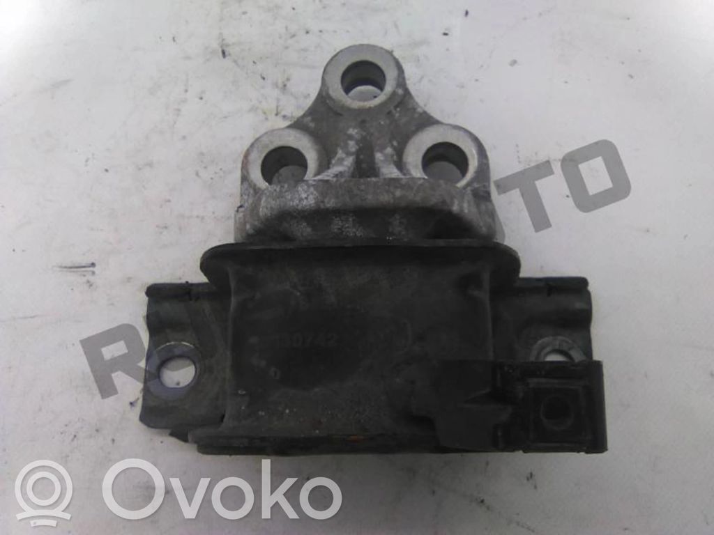 Engine mount bracket   13130742