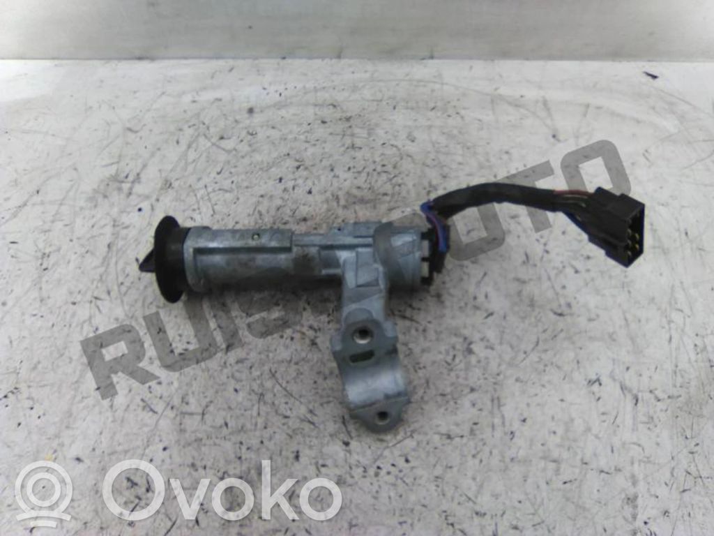 Toyota Corolla E90 Užvedimo spynelė 
