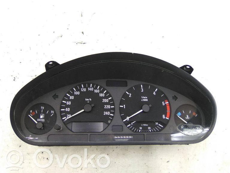 Geschwindigkeitsmesser Cockpit   8364380