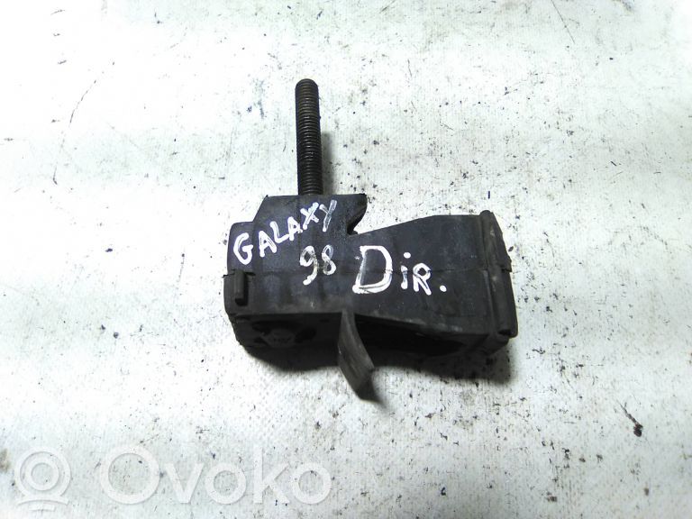Engine mount bracket