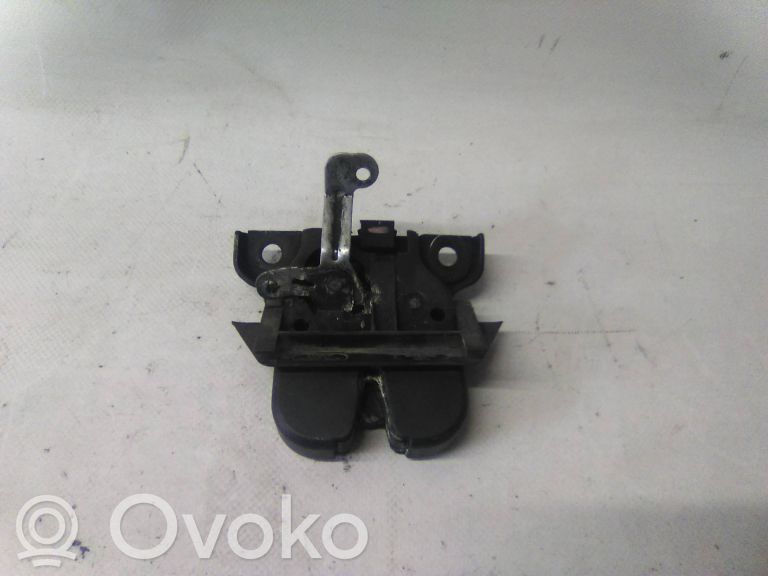 Audi A4 S4 B5 8D Zamek tylnej klapy bagażnika 