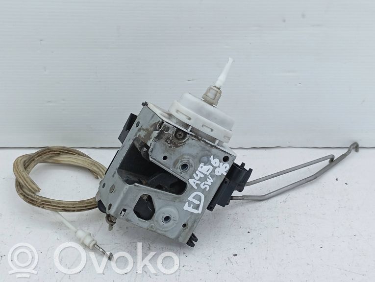 Priekšpusē slēdzene   8D1837016E