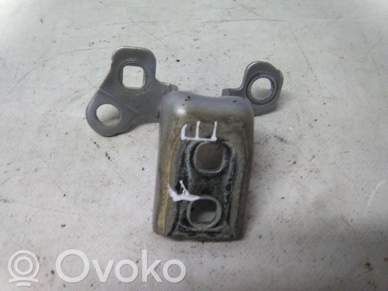 Renault Clio III Etuoven yläsarana 