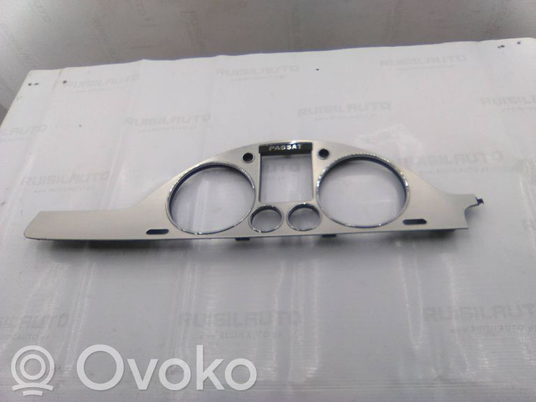 Volkswagen PASSAT B6 Cornice cruscotto 