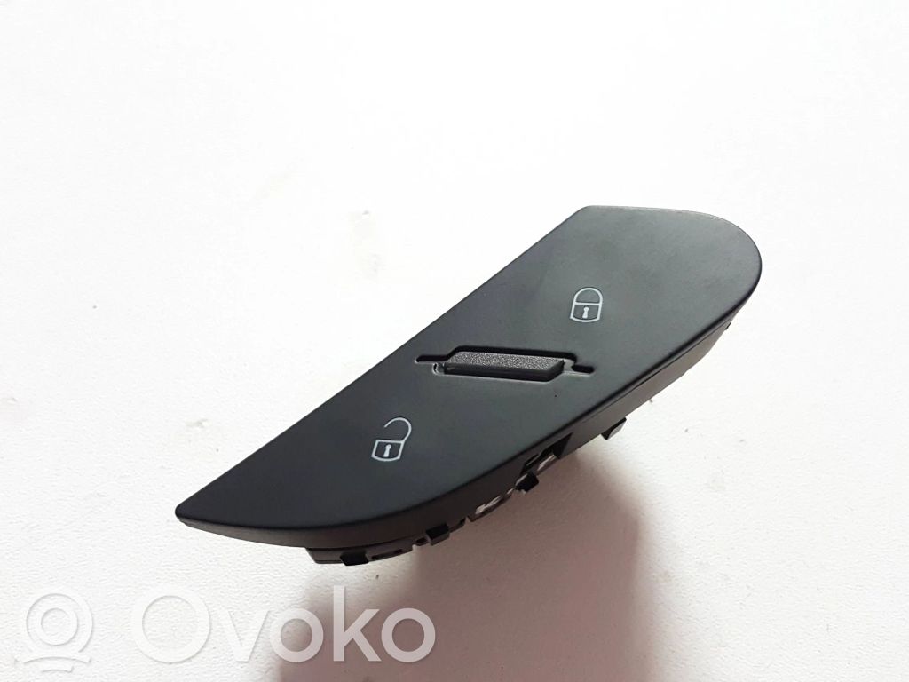 Alfa Romeo Giulia Central locking switch button 