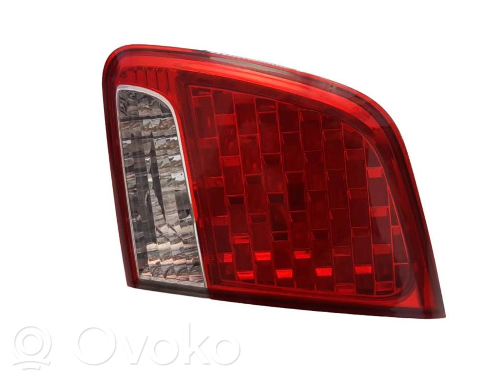 KIA Sorento Galinis žibintas dangtyje 