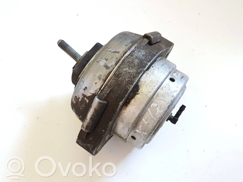 Engine mount bracket   6758444